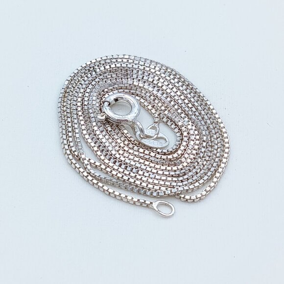 Italian 925 Sterling Silver Box Chain 22" Necklace - SIGNED - Picture 7 of 8